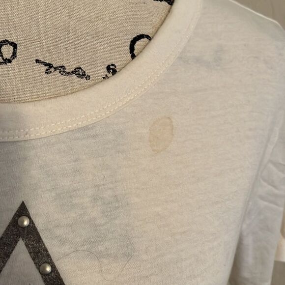 Def Leppard Sheer Studded Off White Graphic Shirt - Picture 7 of 9